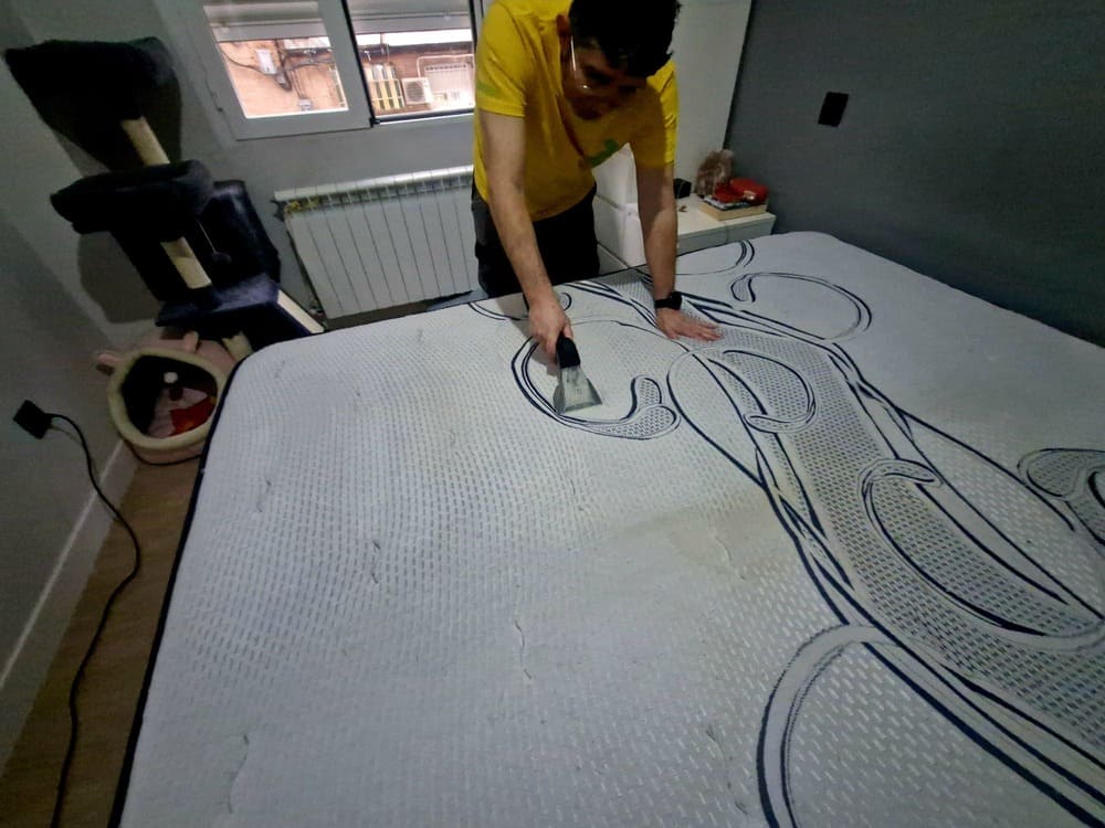 limpiando un colchon